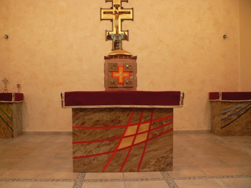 Oltár - Farnosť Matiaška Chrám sv. Demetra Veľkomučeníka 2009